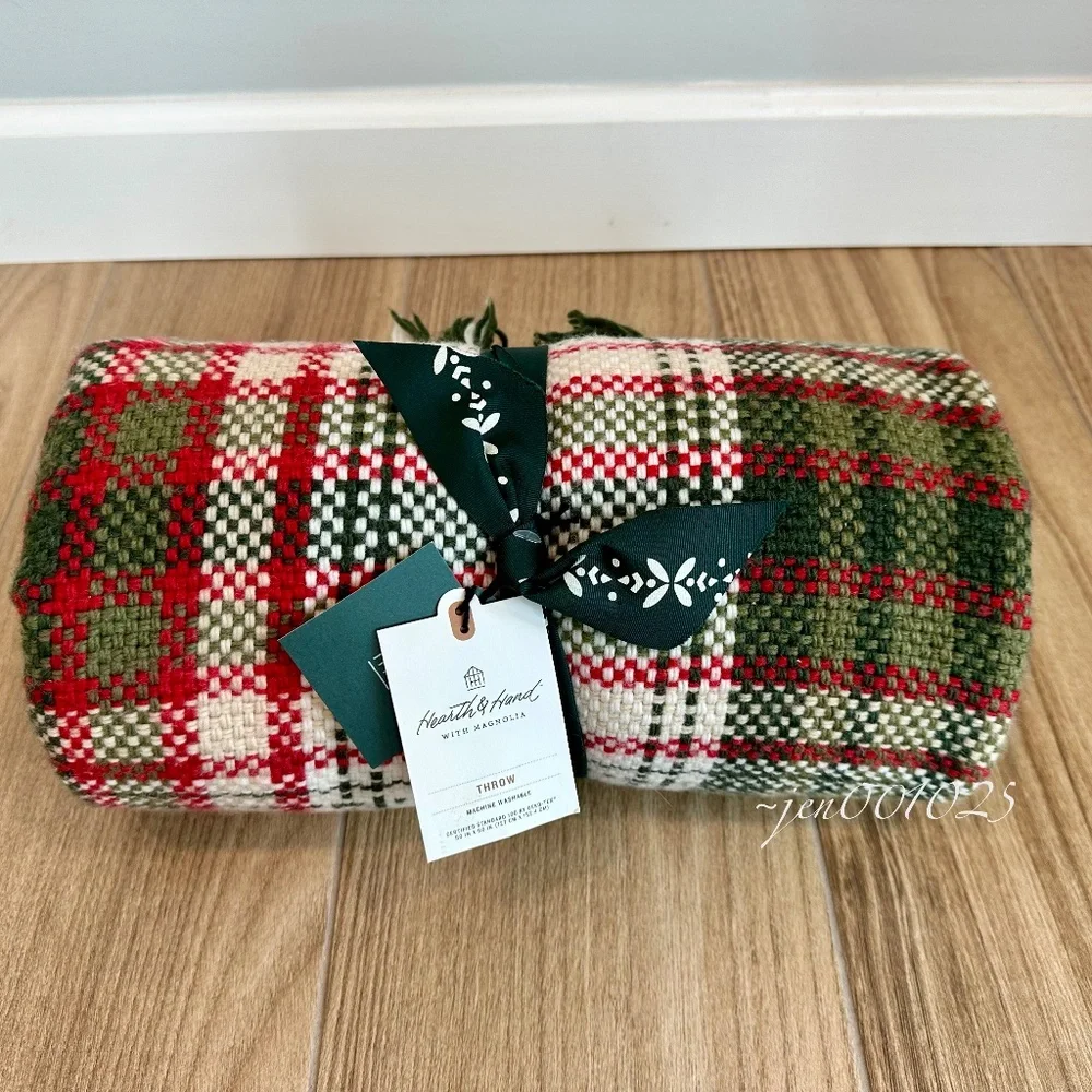 Hearth & Hand Magnolia Chunky Christmas Plaid Woven Throw Blanket